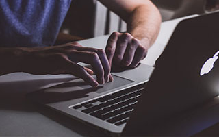 B体育体育课程-瑞典雪车传奇再现！滑雪场上的璀璨星河