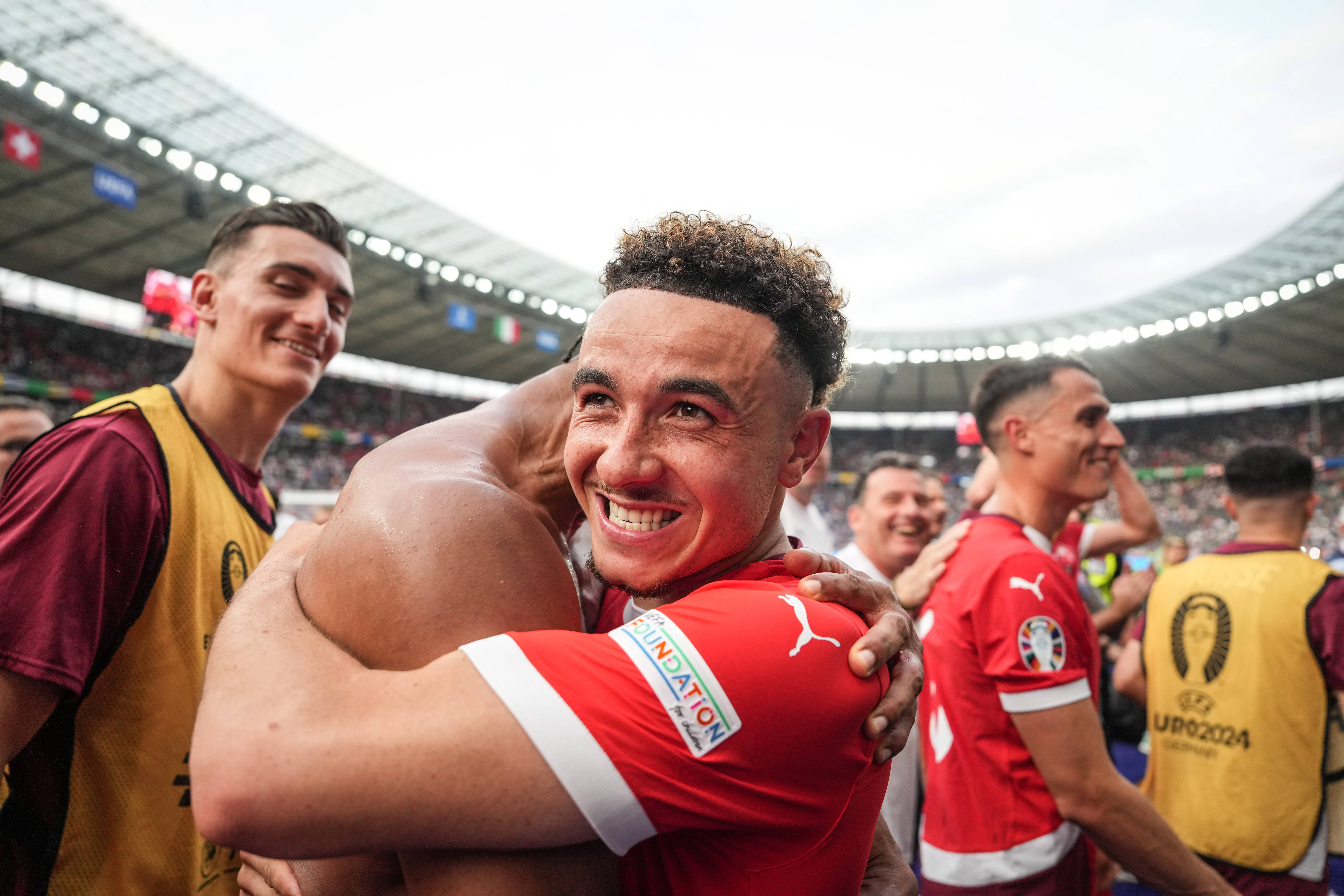 包含瑞士对意大利,欧洲杯预选赛四强争夺赛火热进行的词条 包含瑞士对意大利,欧洲杯预选赛四强争夺赛火热进行的词条