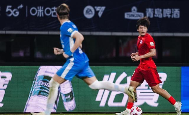 关于中超球员表现亮眼,实力逐渐见顶的信息 关于中超球员表现亮眼,实力逐渐见顶的信息