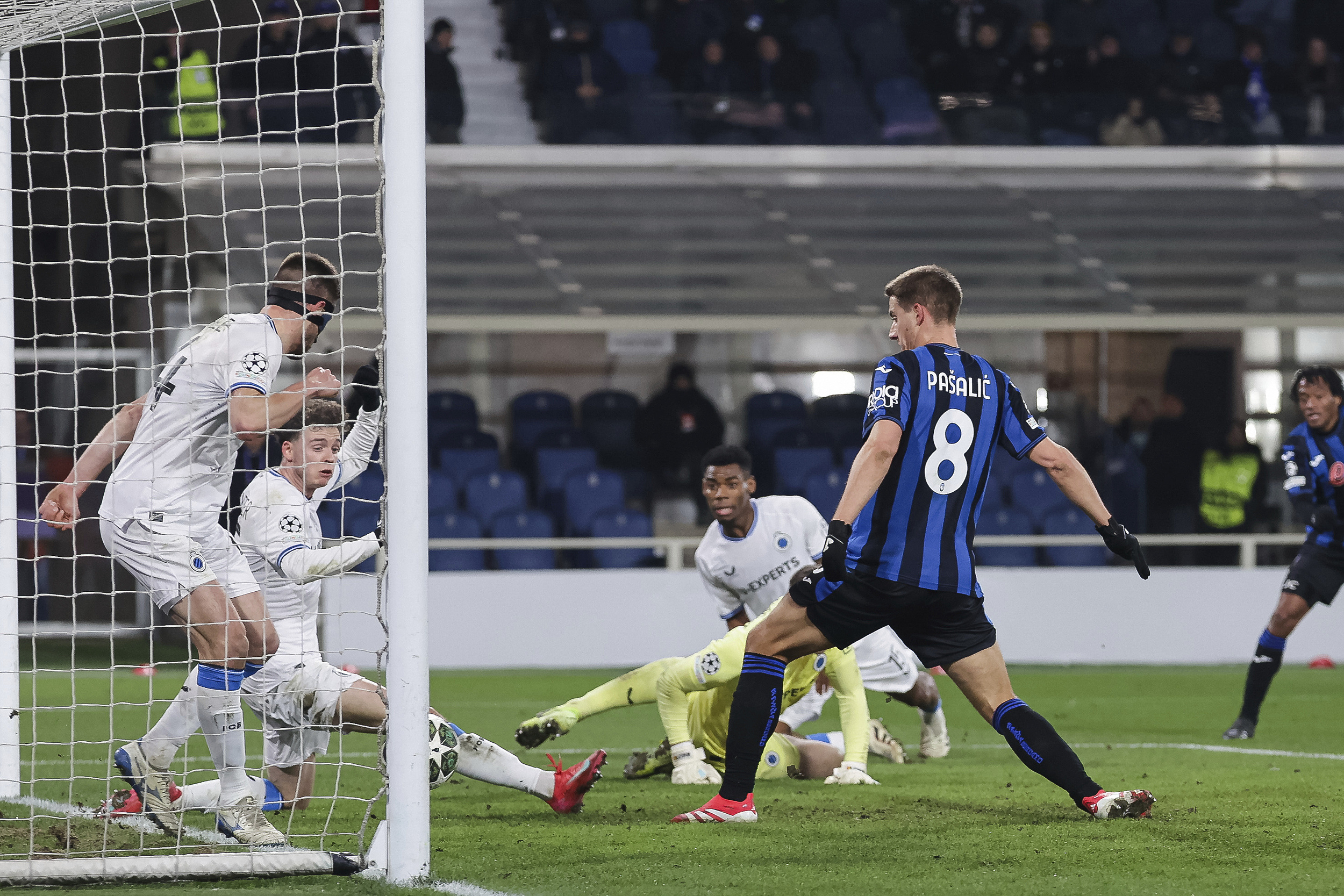 亚特兰大主场告捷,继续领跑积分榜的简单介绍 亚特兰大主场告捷,继续领跑积分榜的简单介绍