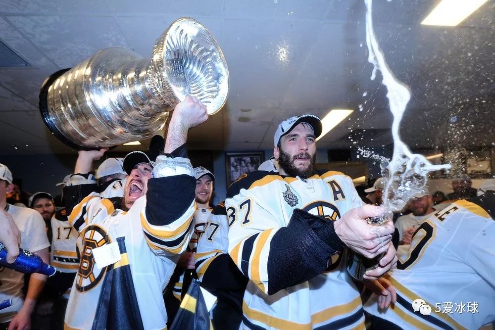 关于巴克斯队独强一人,带领球队击败对手夺得胜利的信息 关于巴克斯队独强一人,带领球队击败对手夺得胜利的信息