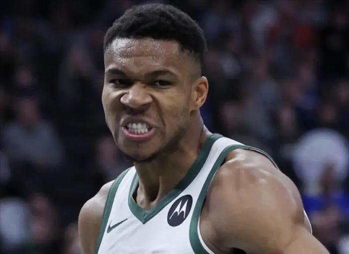 公牛球员连续投进致胜一球,成为焦点 公牛球员连续投进致胜一球,成为焦点