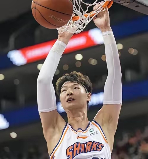 上海男篮连胜进一步巩固领先地位 上海男篮连胜进一步巩固领先地位