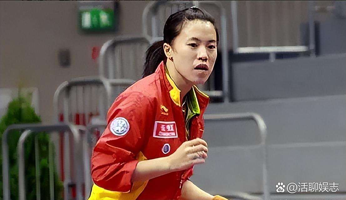 乒乓球传奇选手王楠现场加油
