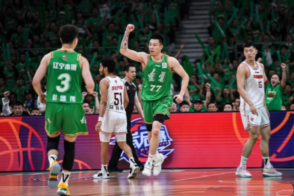 丹佛队卫冕冠军展现实力,成功晋级季后赛 丹佛队卫冕冠军展现实力,成功晋级季后赛