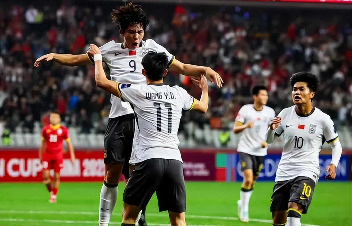 国内职业足球比赛再上一层楼的简单介绍 国内职业足球比赛再上一层楼的简单介绍