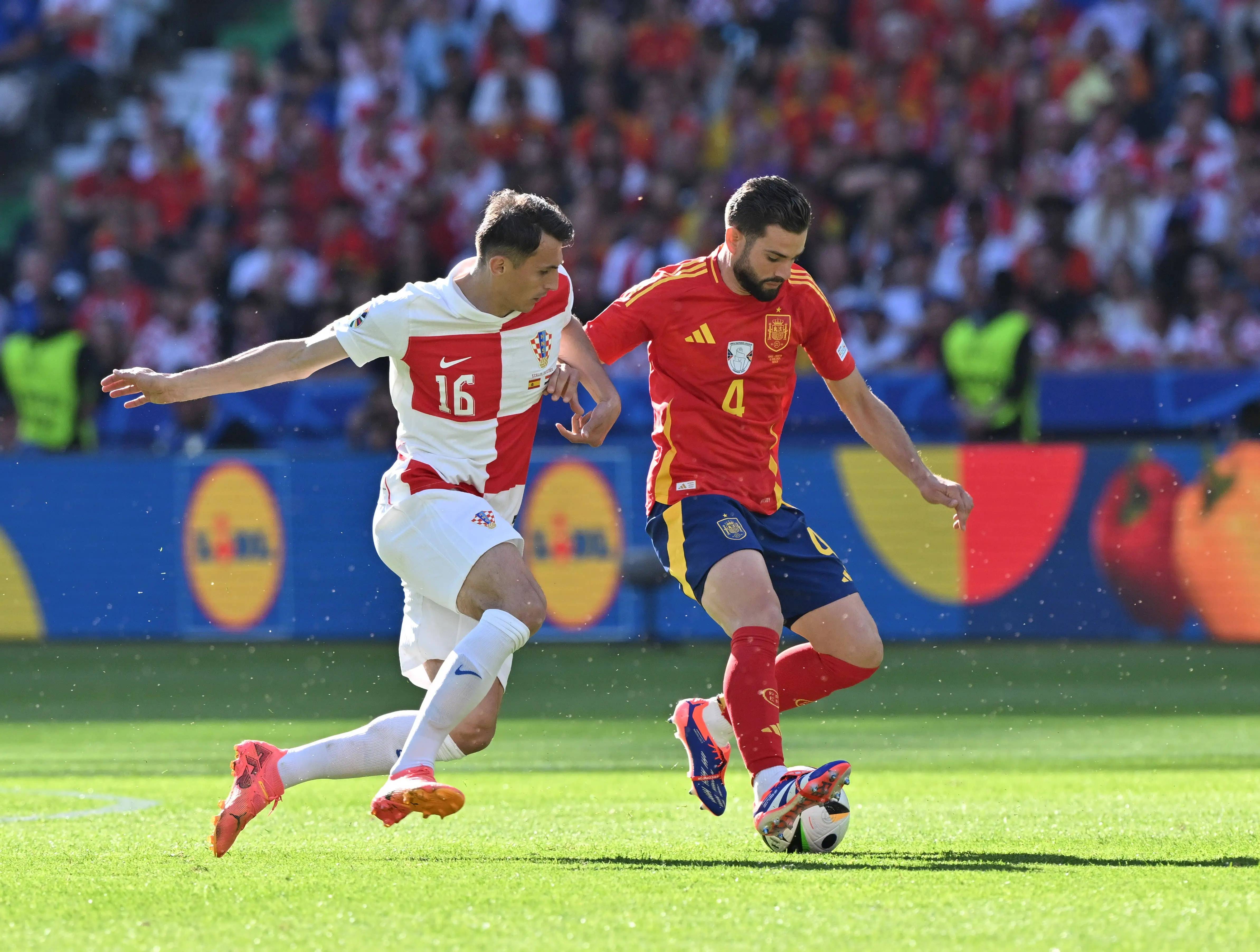 欧国联比赛进入关键阶段,球队全力以赴 欧国联比赛进入关键阶段,球队全力以赴