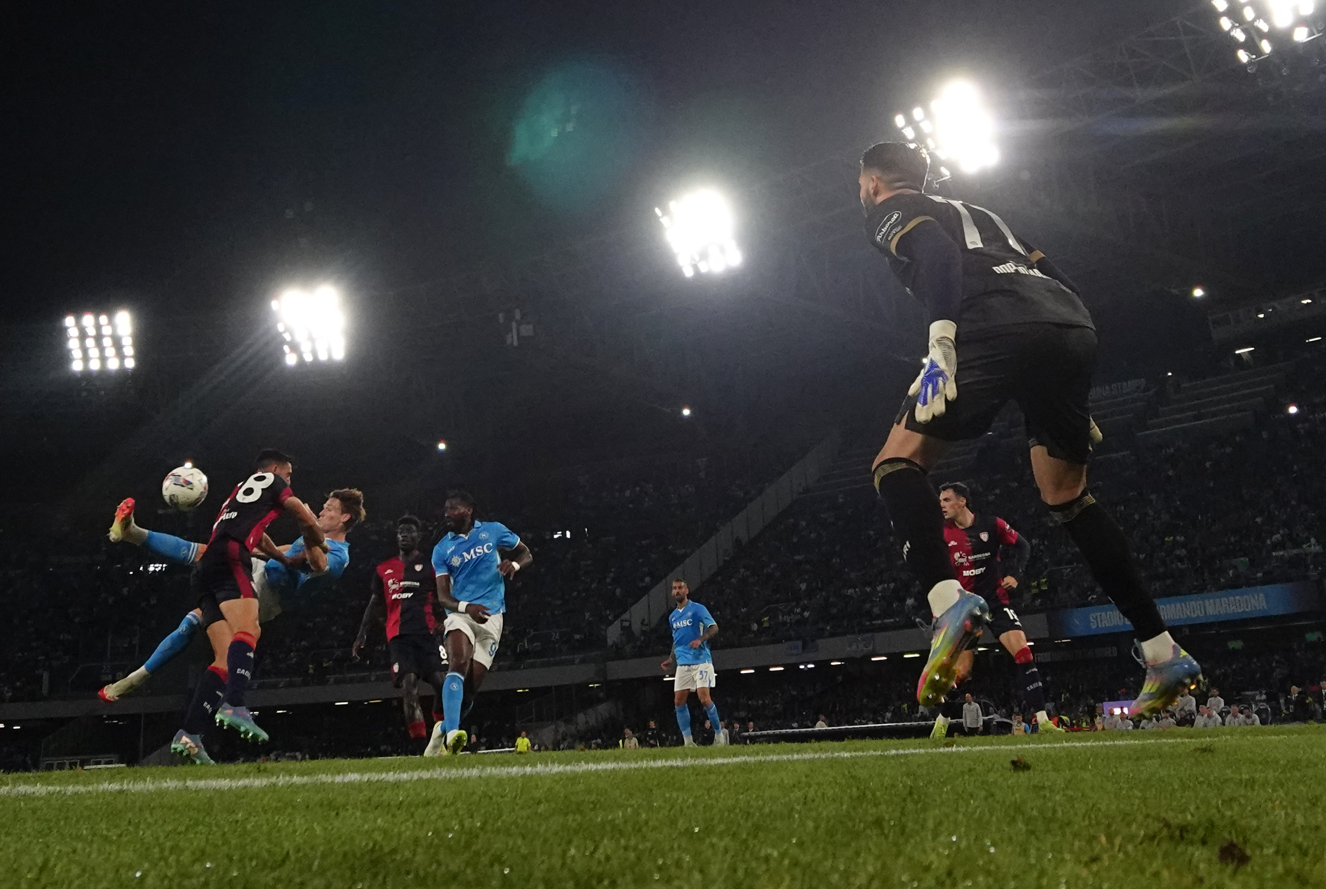 关于那不勒斯防守强悍,暂居意甲第二的信息 关于那不勒斯防守强悍,暂居意甲第二的信息