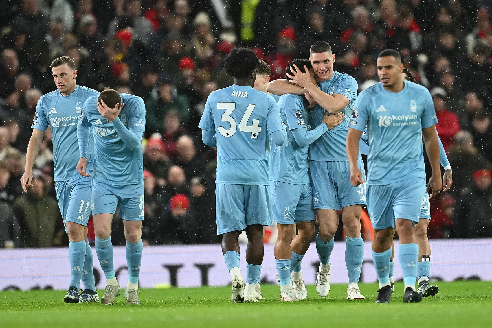 西汉姆联客场大胜莱斯特,球迷欢呼雀跃的简单介绍 西汉姆联客场大胜莱斯特,球迷欢呼雀跃的简单介绍