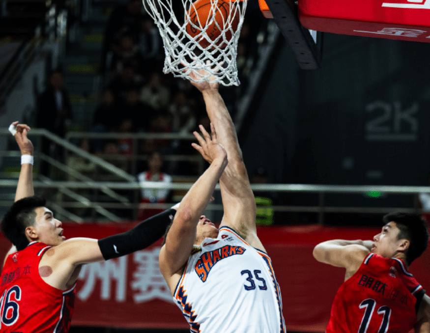 篮网四核心联手,压哨绝杀对手 篮网四核心联手,压哨绝杀对手