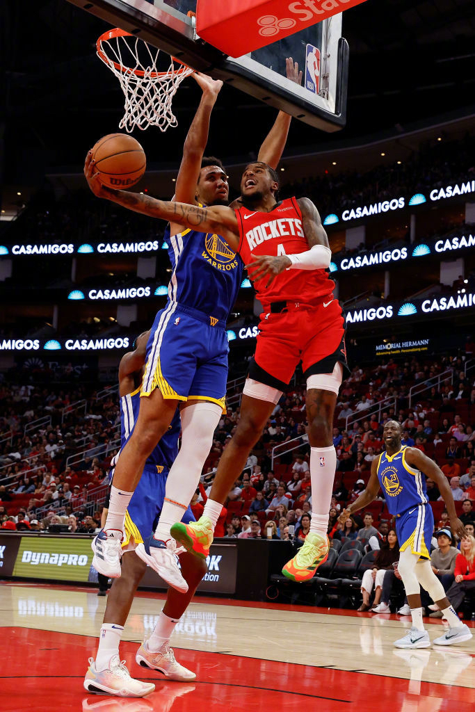 勇士防守端表现神勇,帮助球队获得胜利 勇士防守端表现神勇,帮助球队获得胜利