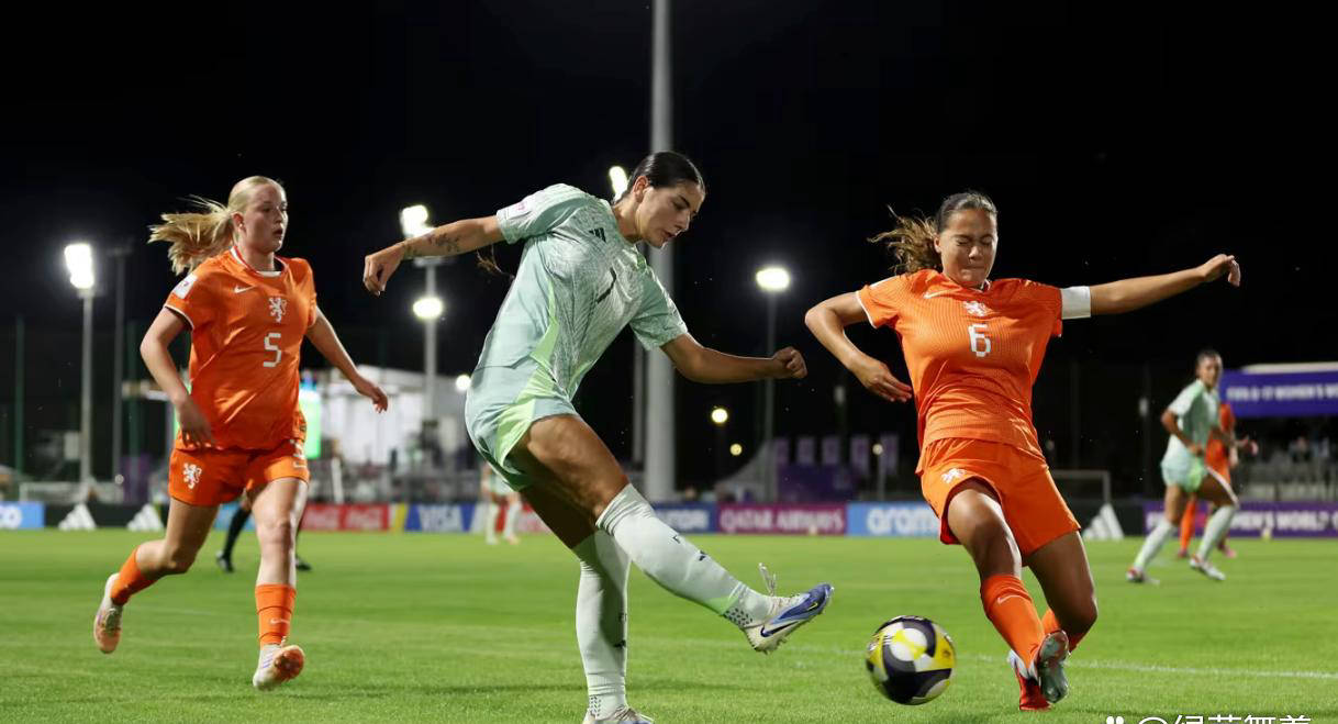 荷兰队表现出色，成功晋级半决赛